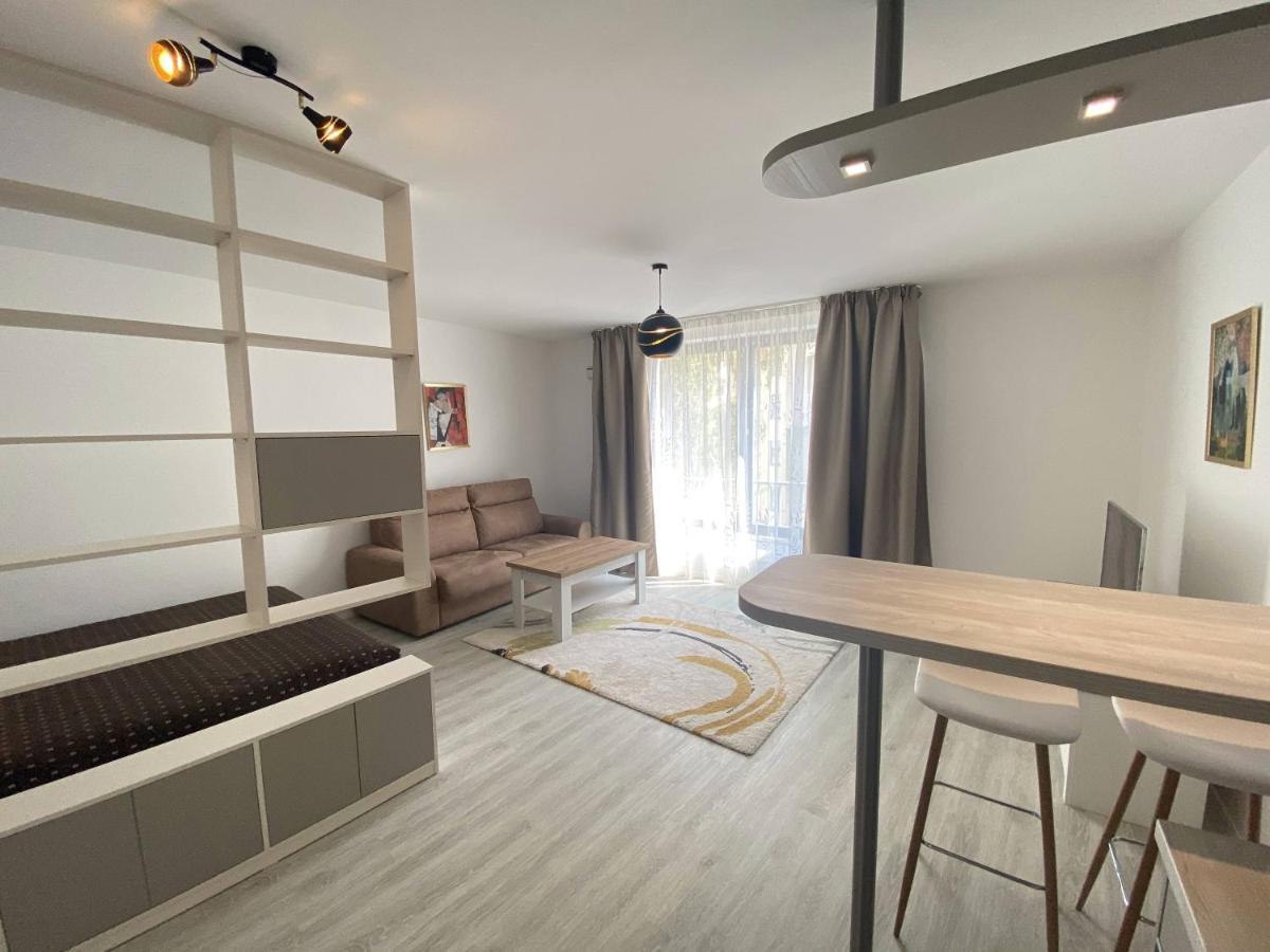 Seven Days Smichov Apartment Prague Exterior photo