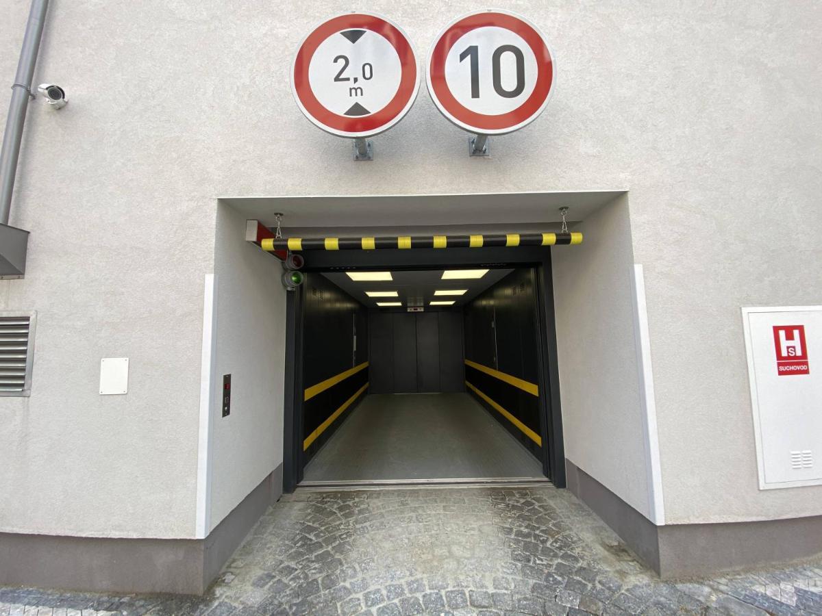 Seven Days Smichov Apartment Prague Exterior photo
