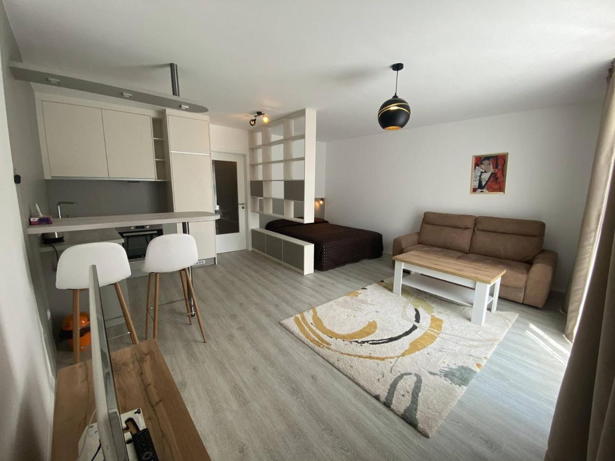 Seven Days Smichov Apartment Prague Exterior photo